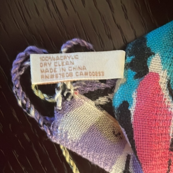 Scarf - Collectioneighteen - 100% Acrylic - Beautiful Detailed print - Picture 4 of 5